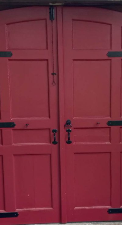 Red barn doors
